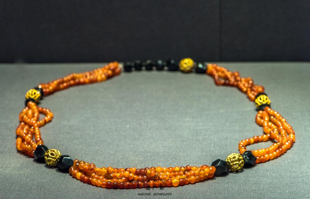 内蒙古博物院藏辽代玛瑙墨晶金坠璎珞