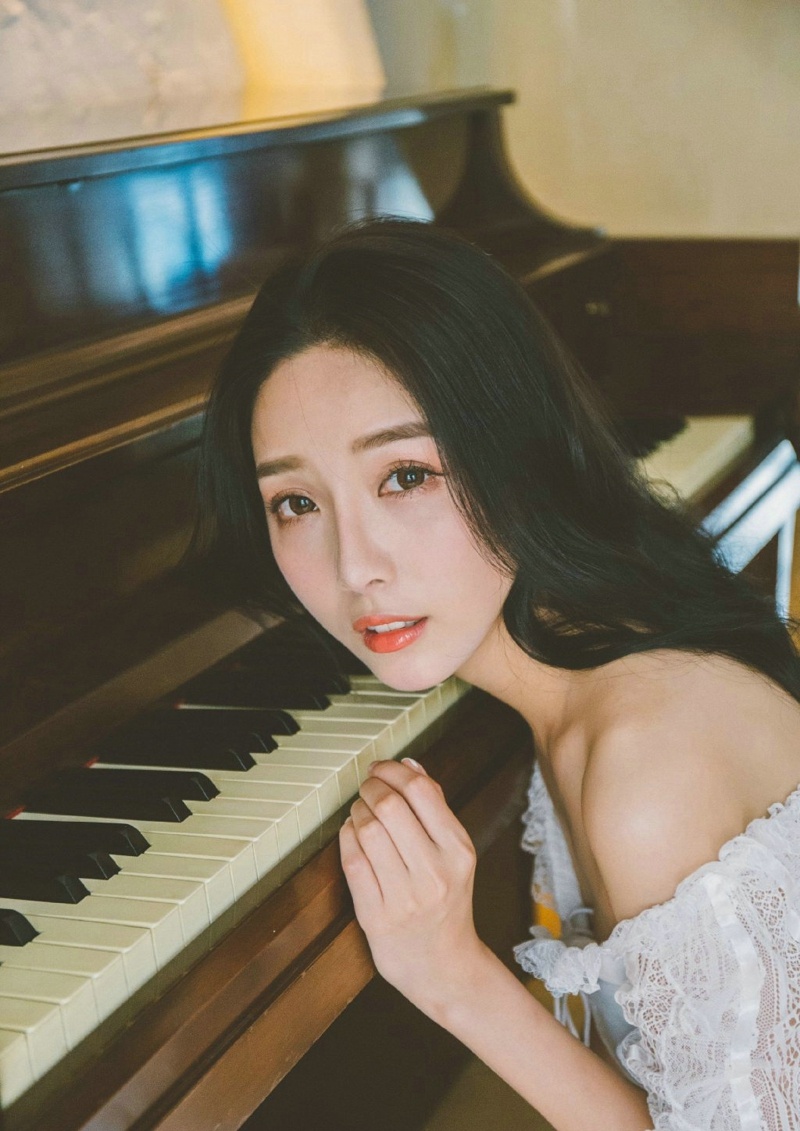 气质钢琴美女高颜值精致五官写真集 @微相册 @微博摄影