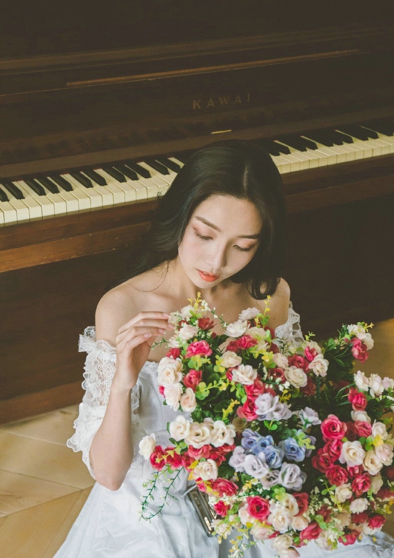 气质钢琴美女高颜值精致五官写真集 @微相册 @微博摄影