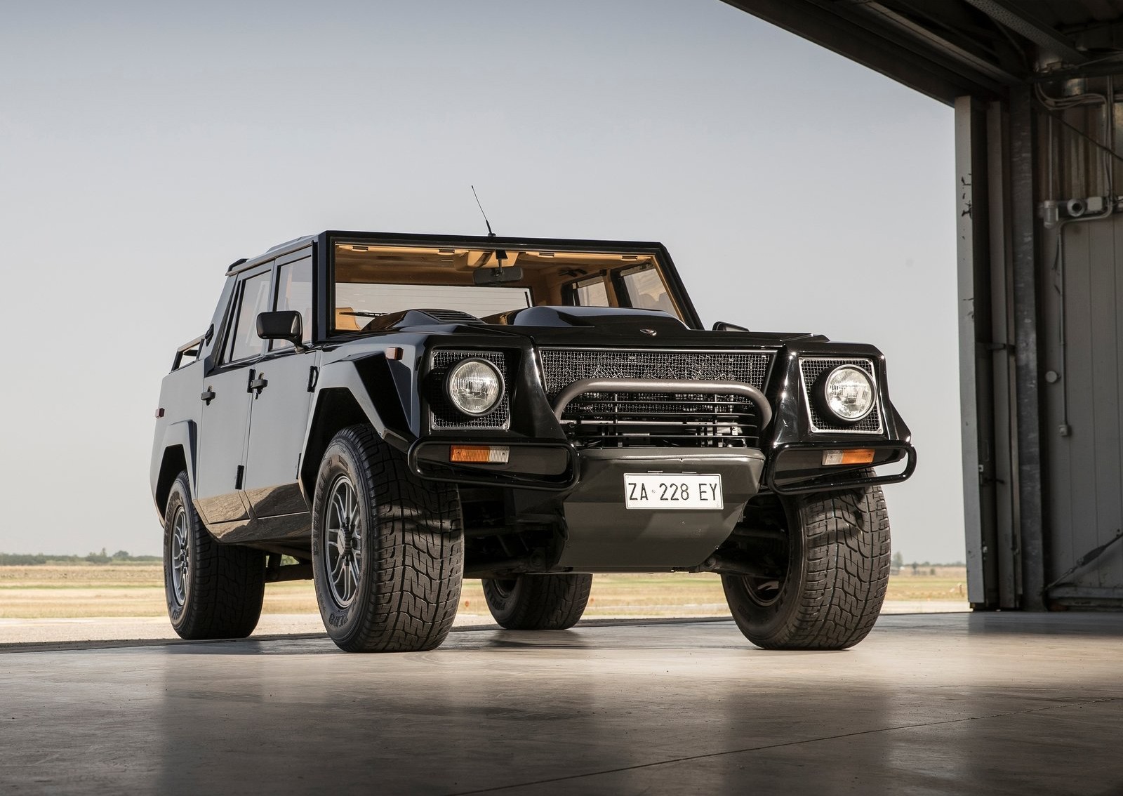 你没看错,这是一辆货真价实的兰博基尼皮卡