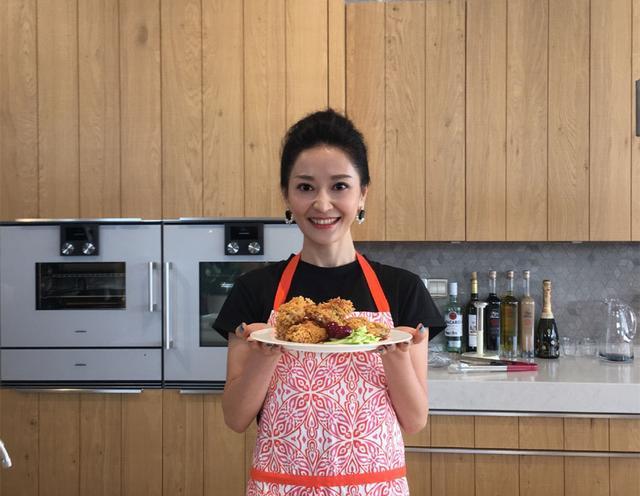 其实除了厨艺,锻炼是她日常必备的活动之外,谢颖颖的业余爱好非常广泛