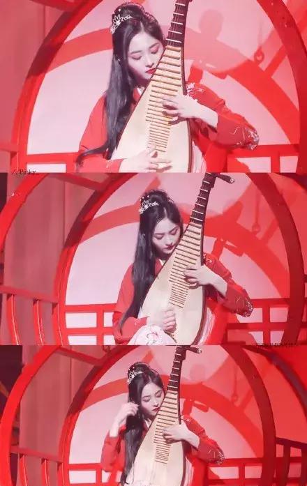 要说有什么网友不那么严格的时候,就数她抱起琵琶弹小曲儿的画面了吧.