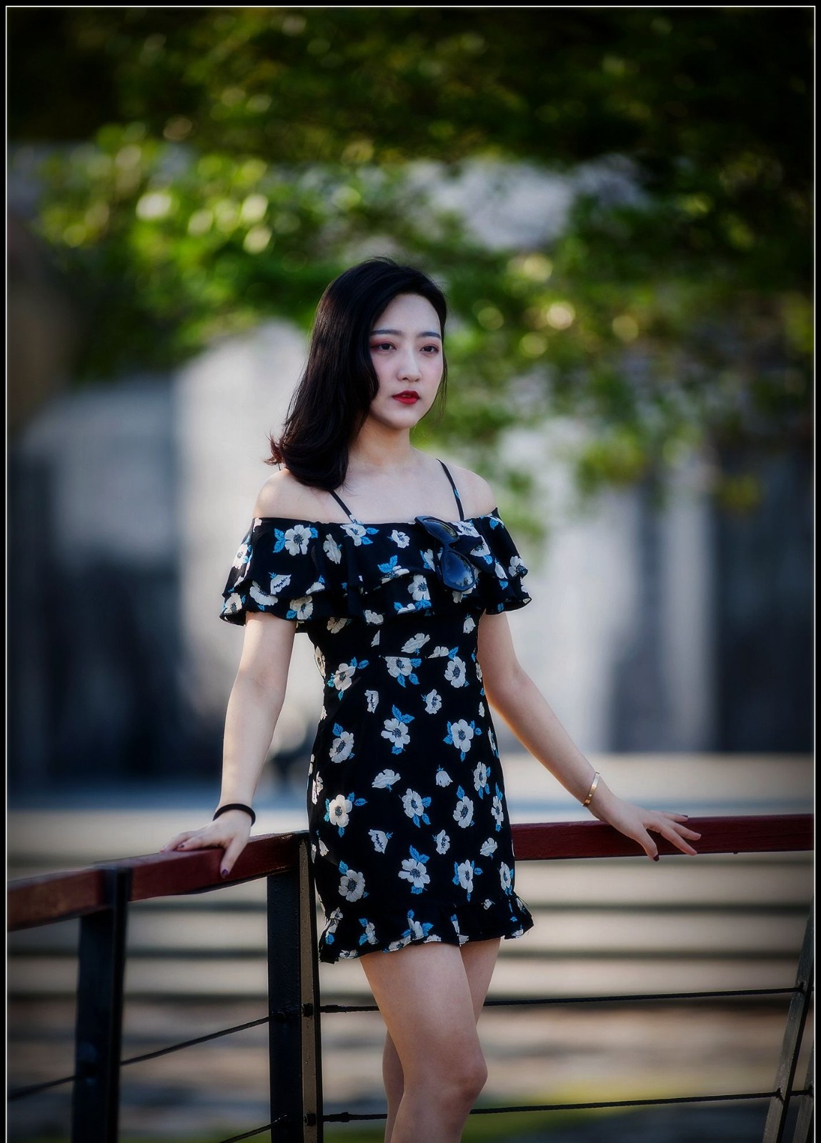 人像摄影姐姐的成熟之美妩媚的气质让人过目不忘