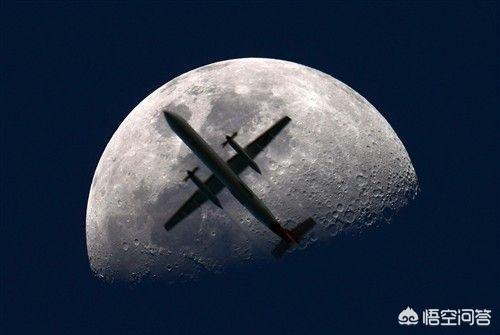 月球背面的宇宙飞船图片