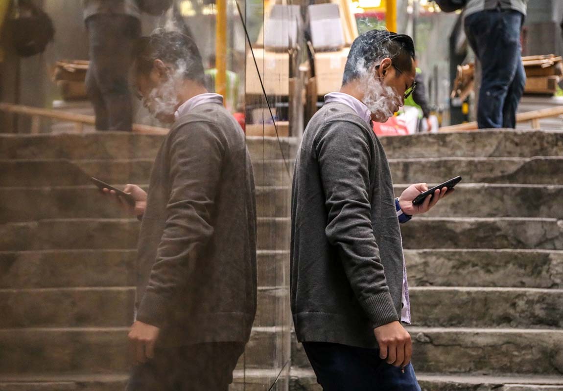 实拍香港中环打工仔,衣着光鲜背后故事却令人心酸!