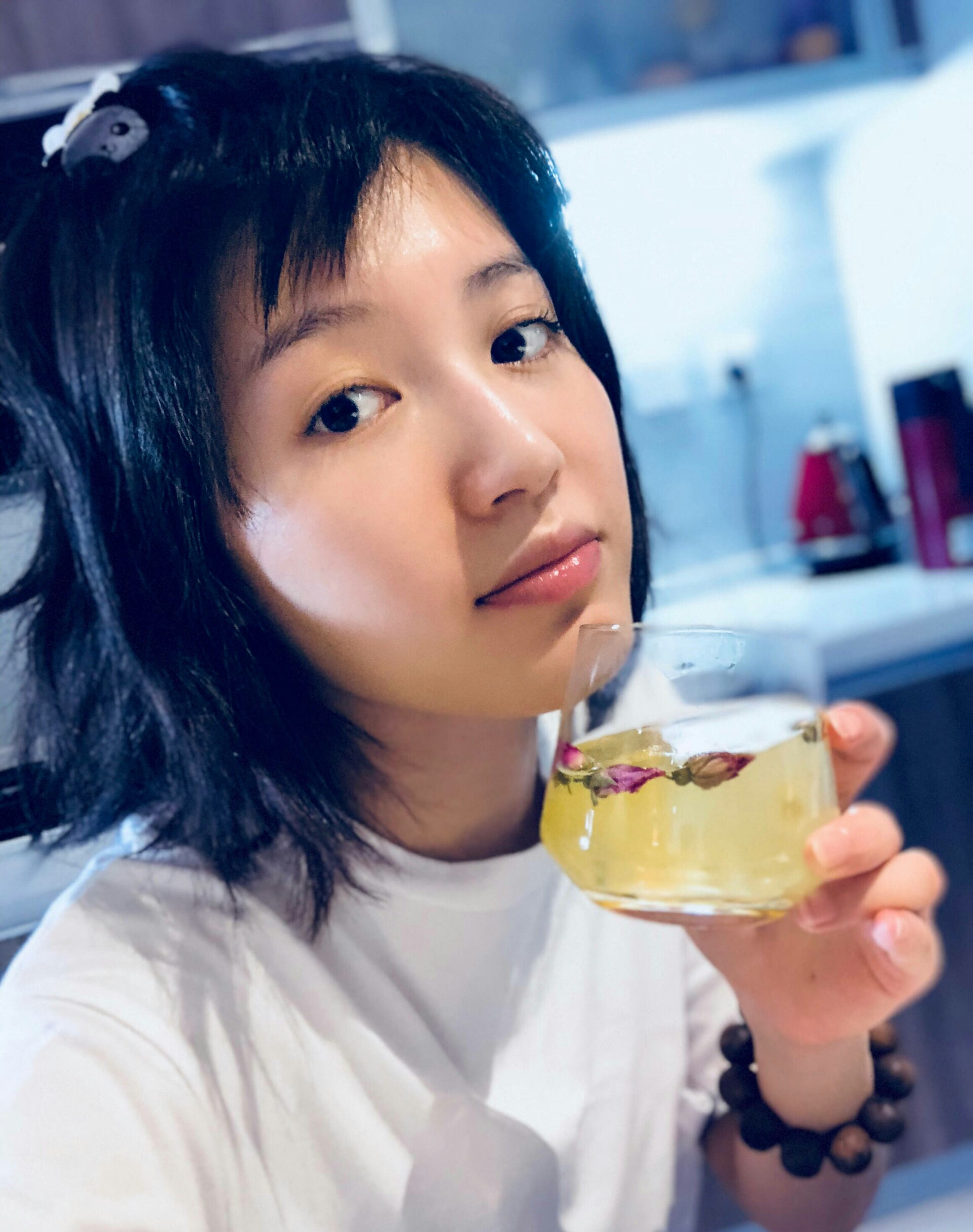 虽然尔晴这个角色被网友骂惨,但是苏青是个非常可爱的女孩儿.