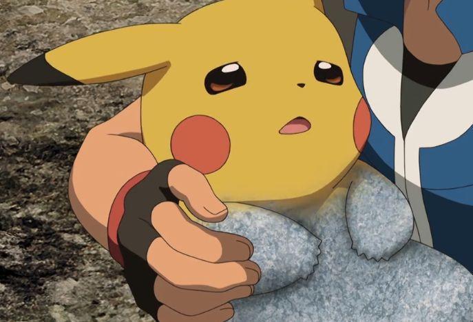 眼看着皮卡丘渐渐的变成石头,小智悲痛欲绝,伤心的留下了眼泪.
