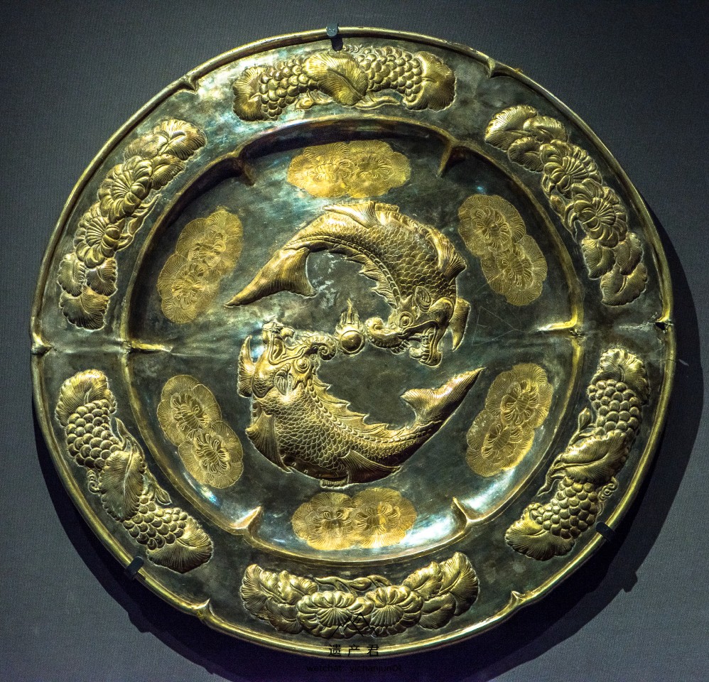 内蒙古博物院藏· 唐代摩羯纹金花银盘