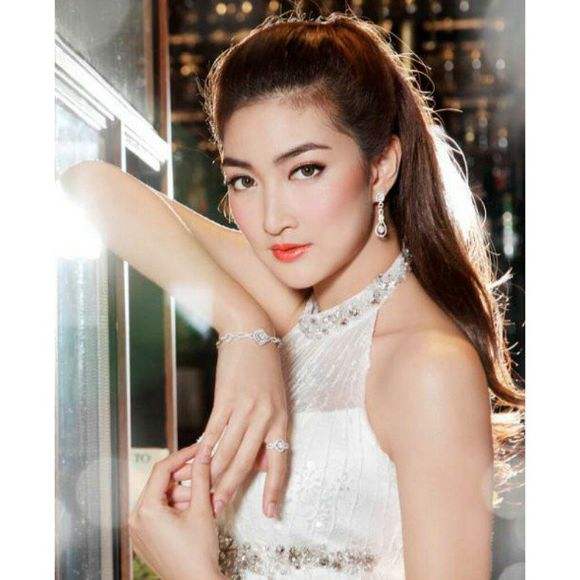 pancake这部剧和bella的《天生一对》剧情类似,人气却相距千里