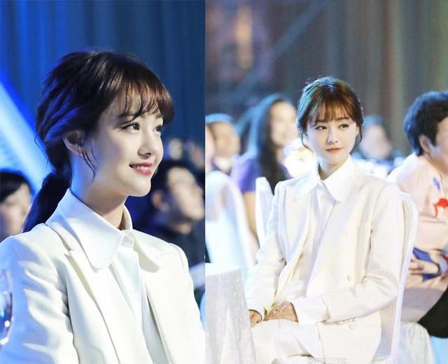 郑爽和徐璐隔空撞衫,一个白色一个红色,到底谁更加的漂亮呢?