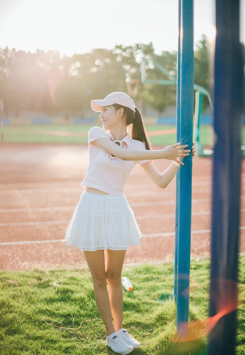 阳光下的棒球帽短裙妹子活力清纯写真集 @微相册 @微博摄影