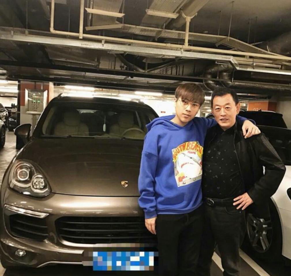 花一百万为自己的老丈人过生日,除了卢本伟牛逼,还能说什么呢?