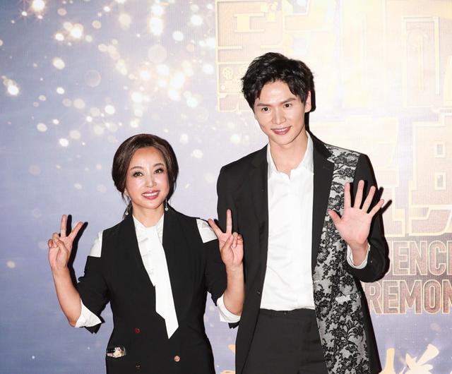 鲍春来为什么过早退役?