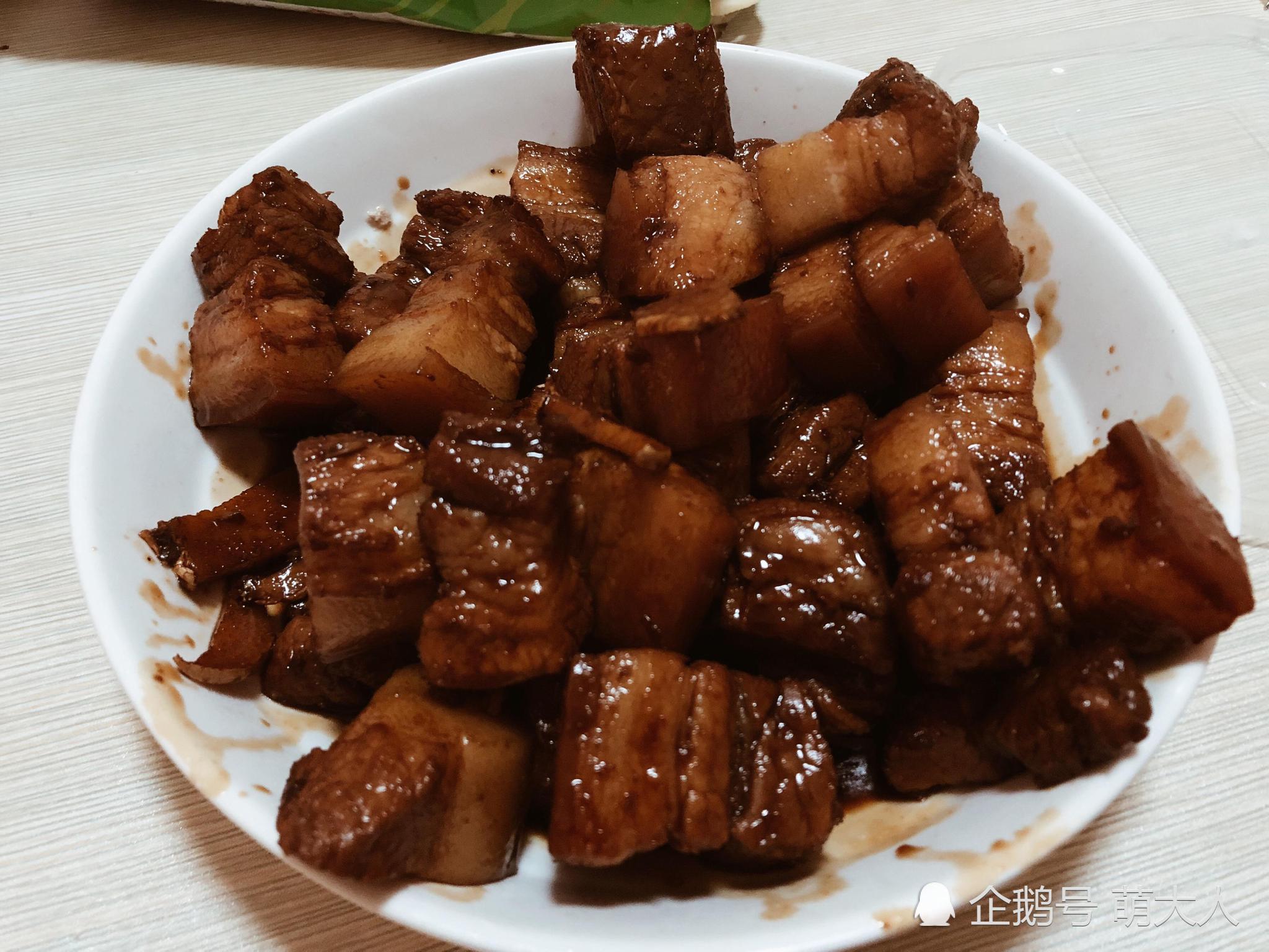 最近一直沉迷于一首歌,有句歌词就是"不管我要吃肉,就要吃肉肉,吃饱才