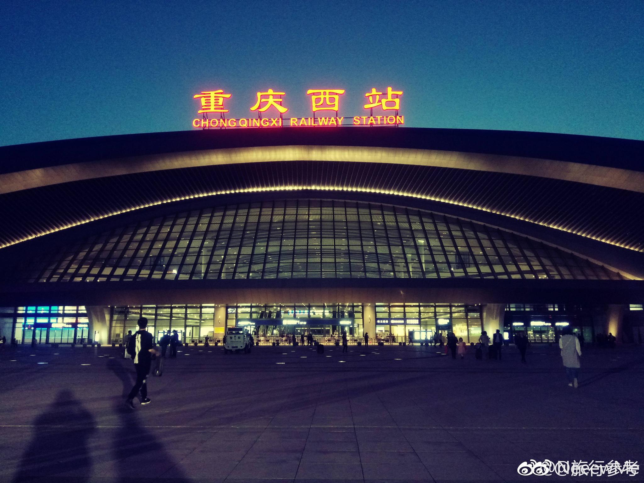 小长假第一天 起床了吗 给你们感受下全国各地火车站