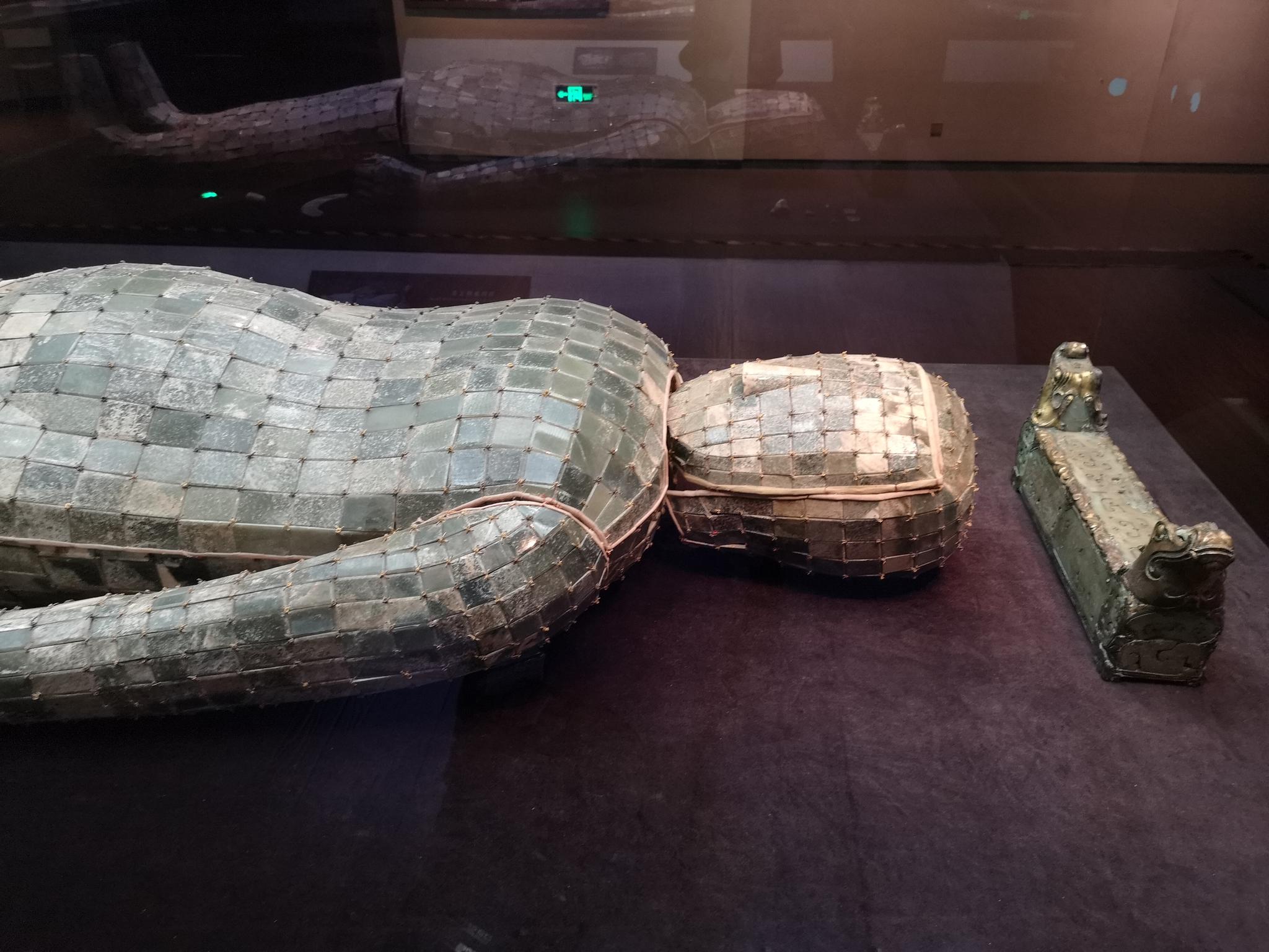 河北博物院藏· 西汉刘胜金缕玉衣|玉衣|袖筒|宽肩_新浪新闻