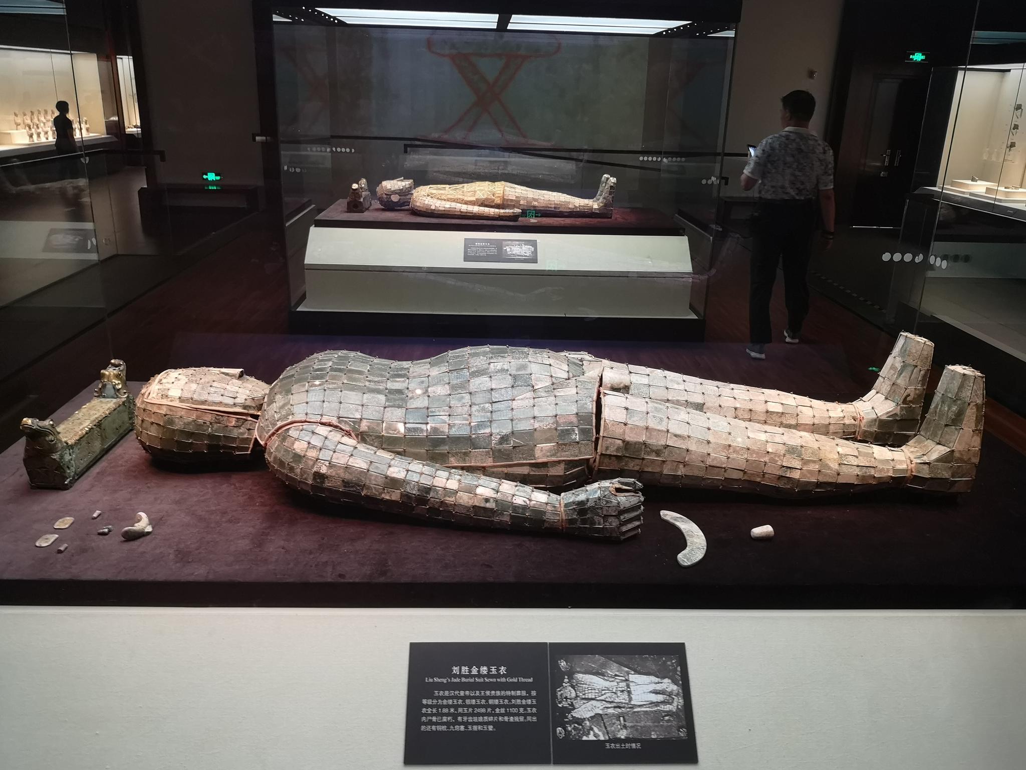河北博物院藏· 西汉刘胜金缕玉衣|玉衣|袖筒|宽肩_新浪新闻