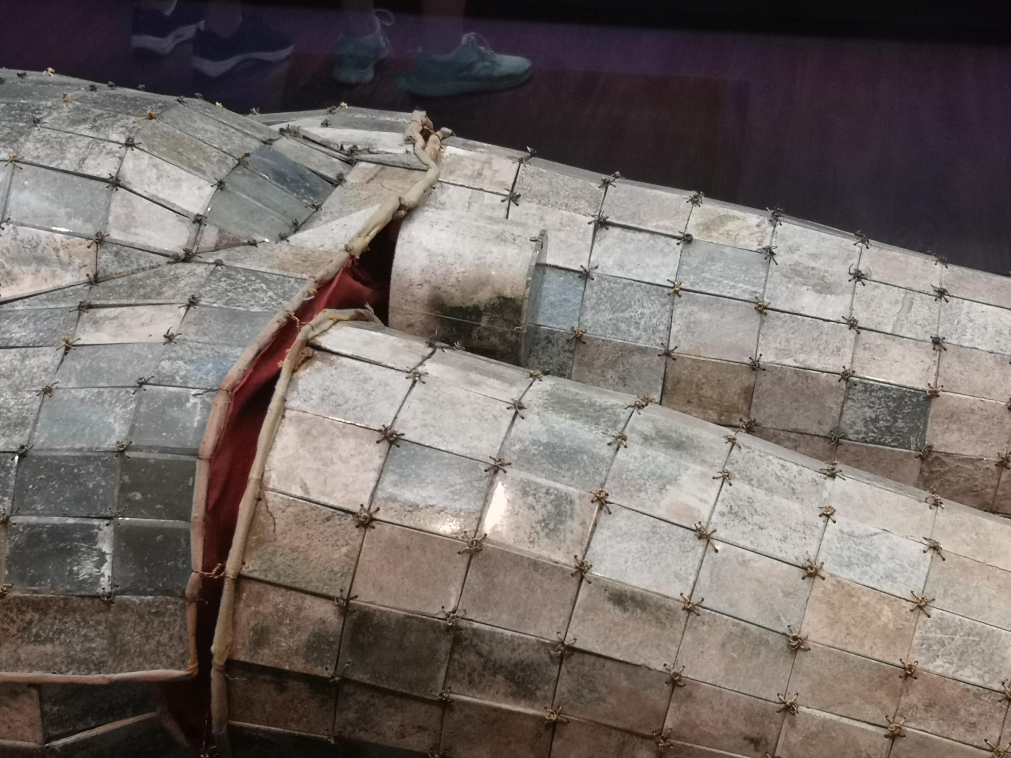 河北博物院藏· 西汉刘胜金缕玉衣|玉衣|袖筒|宽肩_新浪新闻