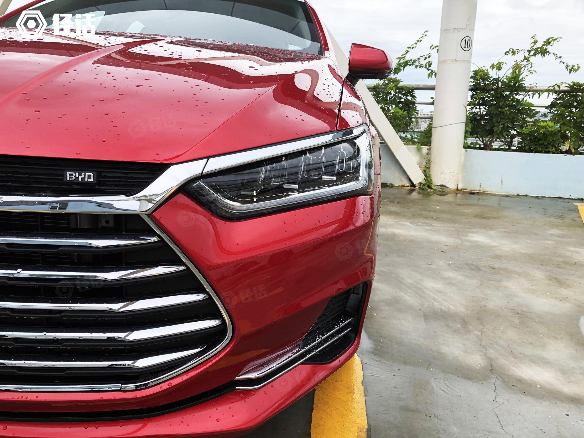 比亚迪赤帝红秦pro燃油版实拍,浅色内饰素雅别致