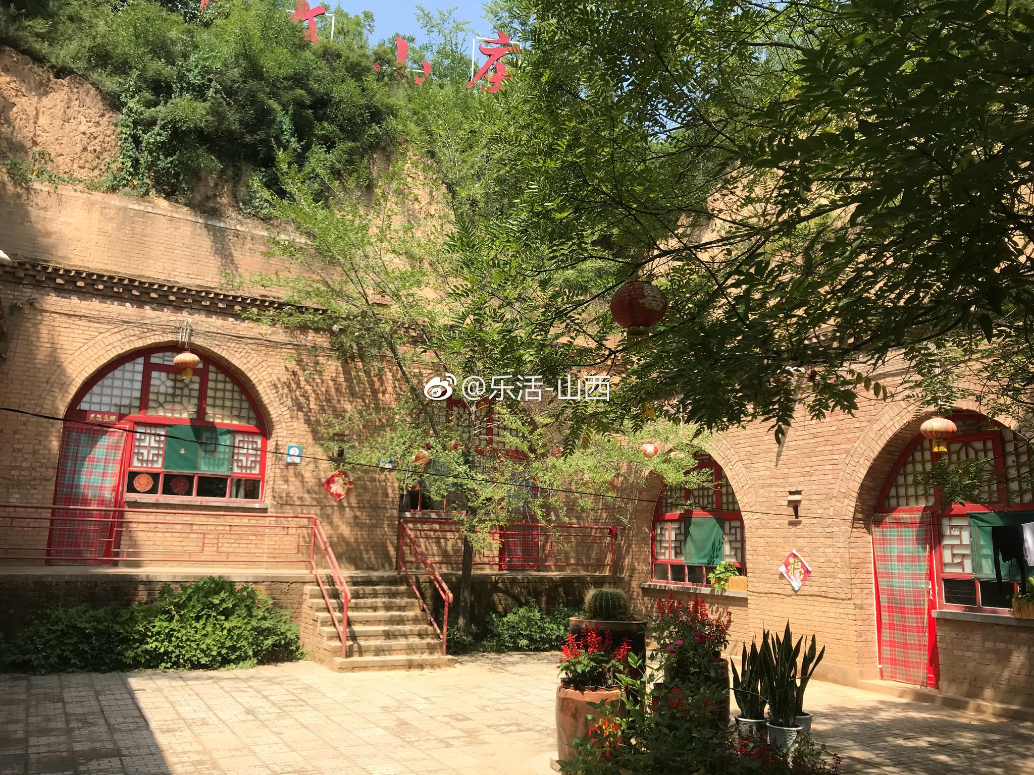 太原北城的窑洞小院,嗯,不错!