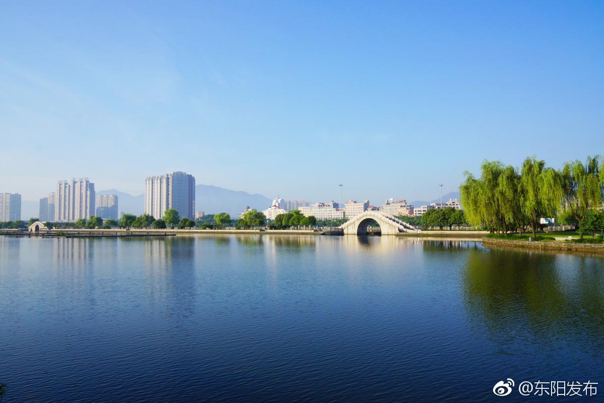 东阳11人荣获省或金华市 "最美公务员"称号