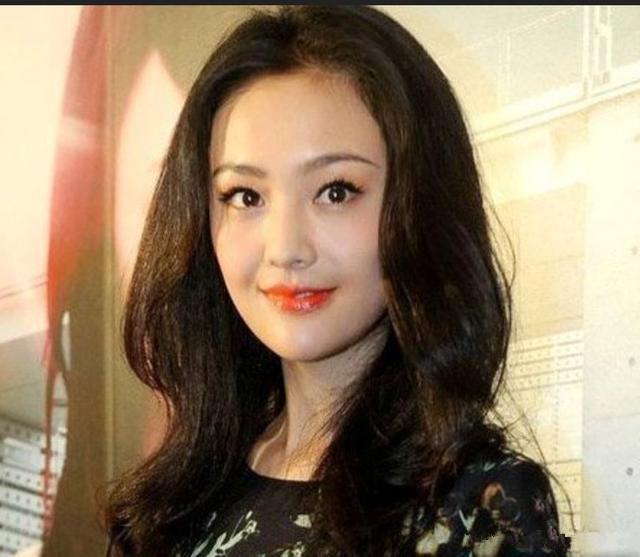 女星"波浪卷发"比较:杨幂赵丽颖郑爽,都比不上迪丽热巴美丽