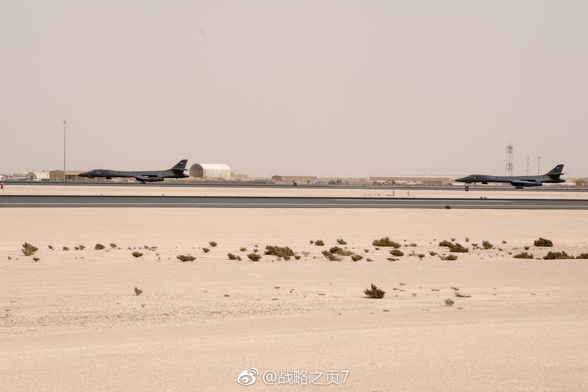 3月31日美国空军两架b-1b轰炸机抵达卡塔尔乌代德空军基地