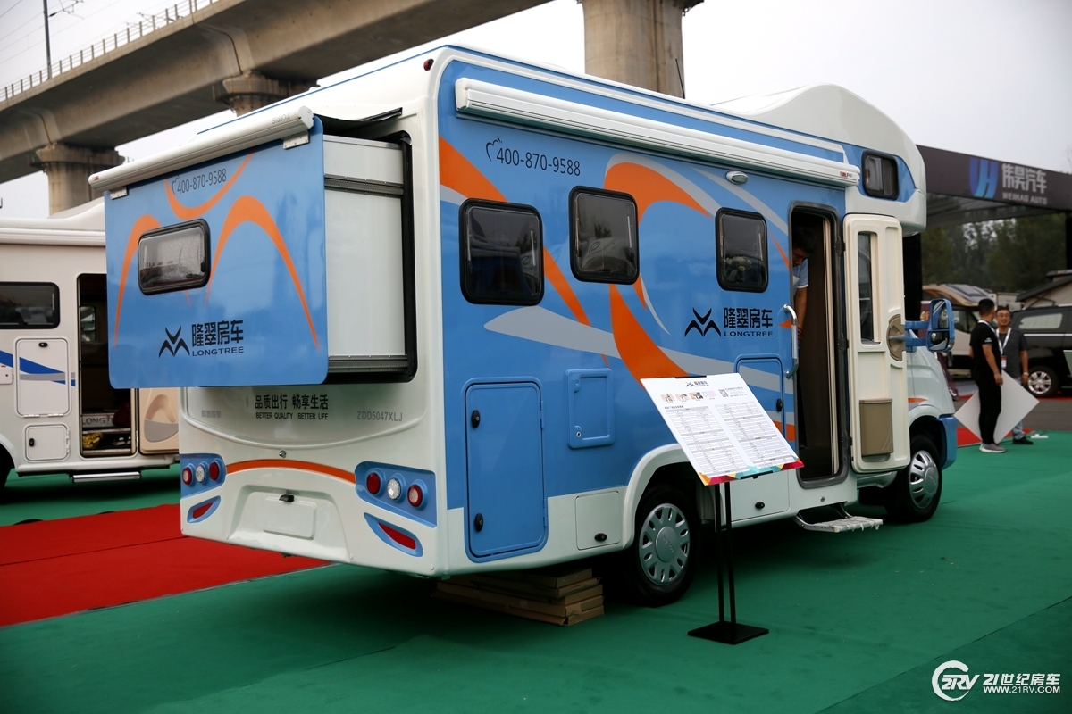 8万起售 隆翠2款房车正式亮相北京房车露营展