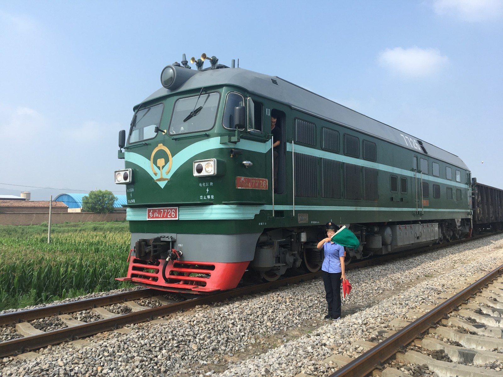 中铁十六局铁运公司沙蔚指开展停电情况下非正常接发列车演练