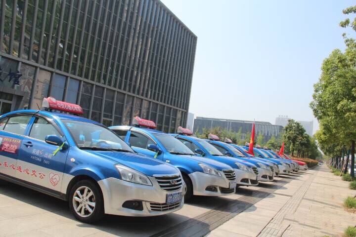 昨日滁州200辆爱心出租车护航高考