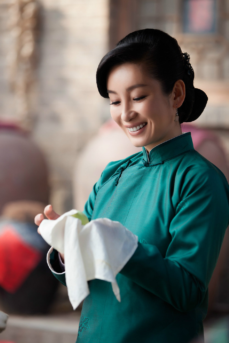 她被李湘抢走初恋后,又遭上司狠甩,现嫁二婚军警专业户,很幸福