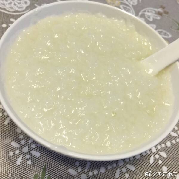 早餐最舒服的莫过于一碗凉凉快快的稀饭了,养胃又舒服