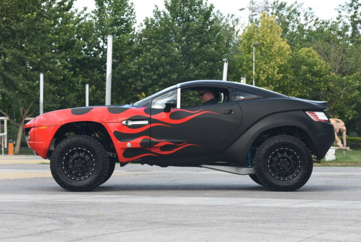 好像一只大螃蟹,前独悬后直桥就是量产巴吉赛车_新浪看点