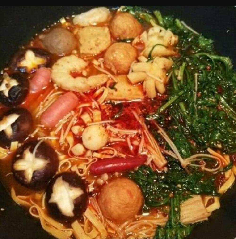 不用出门无需火锅底料自己在家10分钟轻松做出丰富美味的麻辣烫