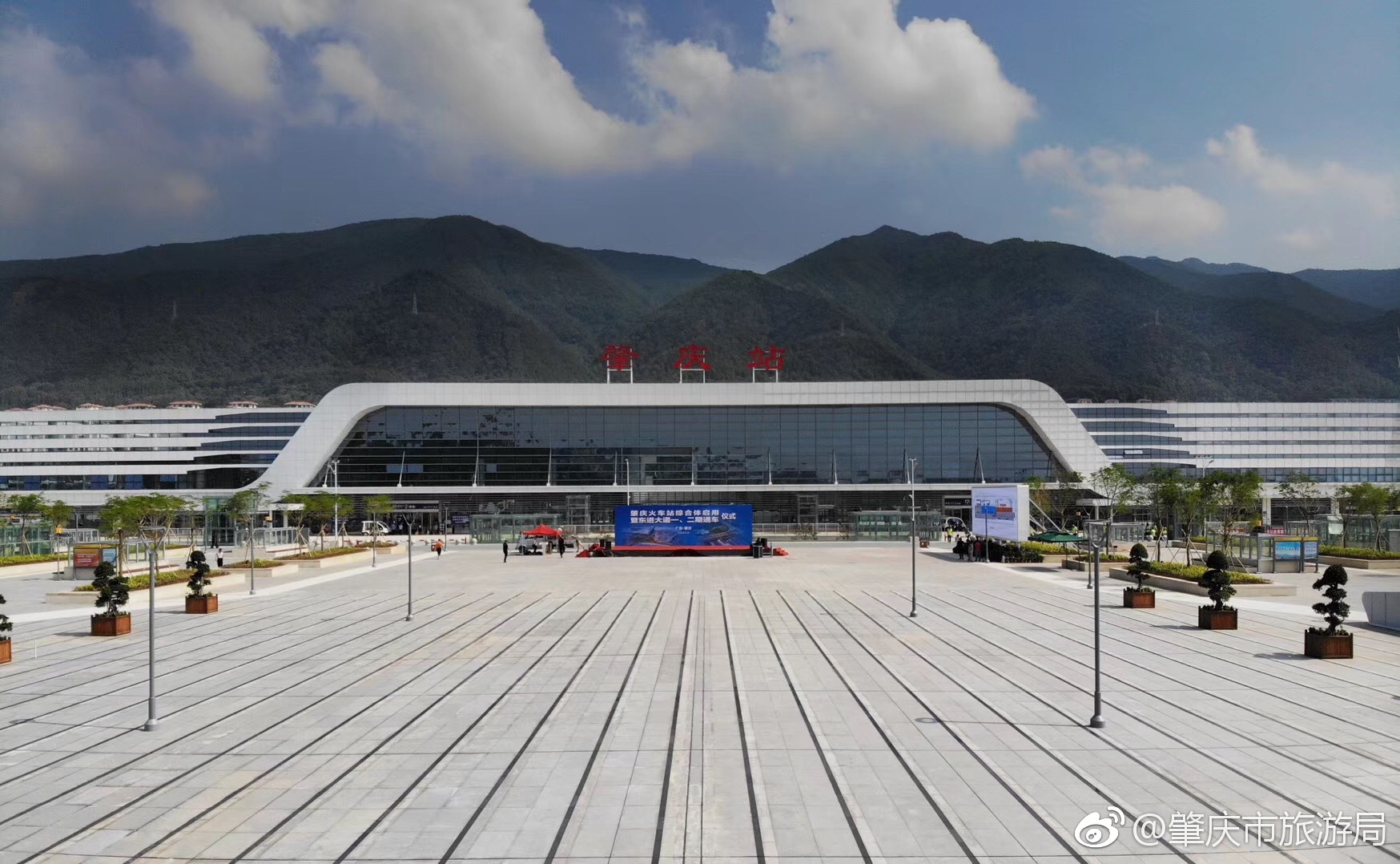 肇庆火车站综合体启用暨东进大道一,二期通车.一路向东畅通无阻