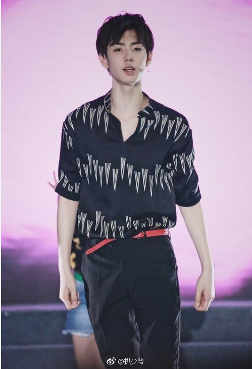 tf家族练习生陈玺达国家二级游泳运动员13岁已身高180五官精致