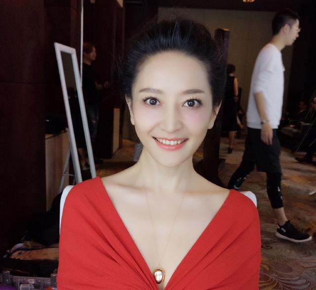 其实除了厨艺,锻炼是她日常必备的活动之外,谢颖颖的业余爱好非常广泛