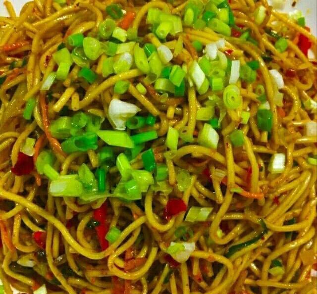 早餐做了一盘炒素面, 味道一点都不差哦