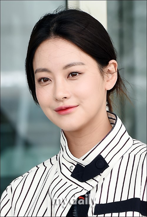 韩国女艺人吴涟序飞往美国洛杉矶拍杂志写真