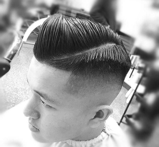 2018最受欢迎两侧铲青渐变发型男生剪了马上变帅了