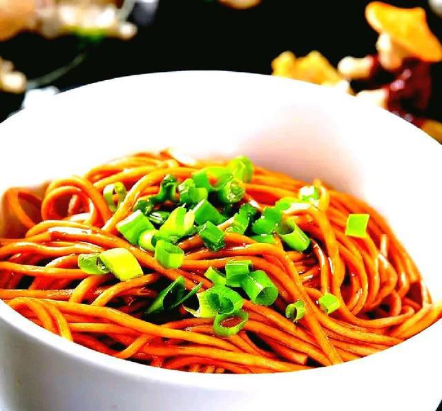 老上海葱油拌面,红葱头熬油是关键!
