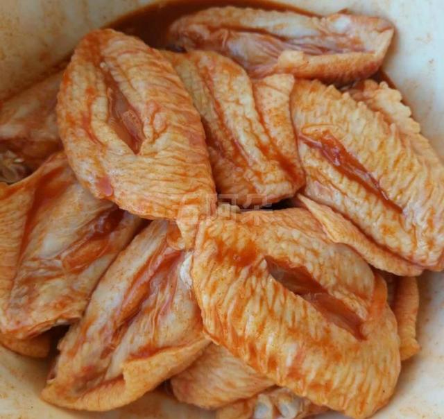为什么买的鸡翅那么好吃原因只在于腌制的时候加了一料