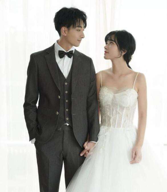 左立婚礼小13再度合唱《追梦赤子心》,宁桓宇拥抱着华晨宇直落泪