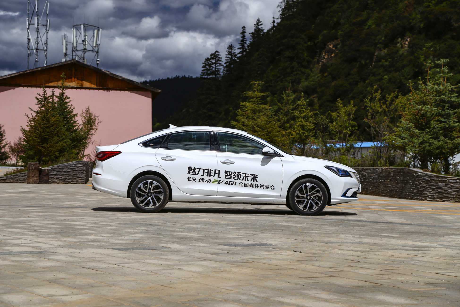 英姿蓄发 试驾长安逸动ev460-新浪汽车