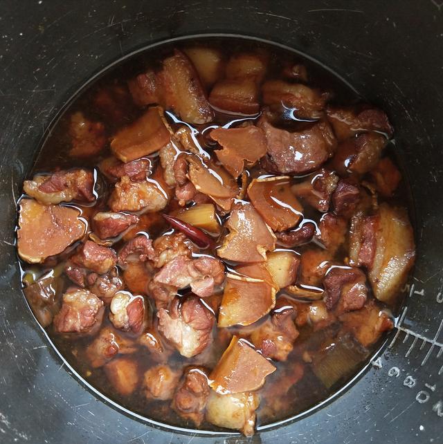 超简单的电压力锅制作红烧肉不用一滴水用时很短味道超好