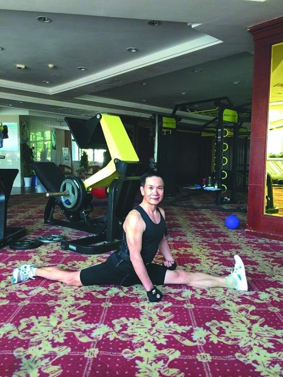 打工养家就地取材来练功,儿子成人去沪,68岁他青春依旧身财双富