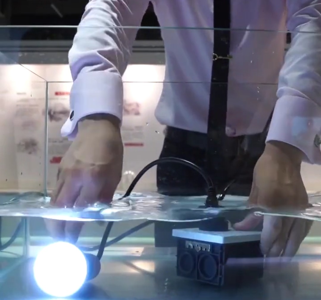 中国小伙一项发明获得95个国家专利保护!|插座|周刚|小伙_新浪新闻