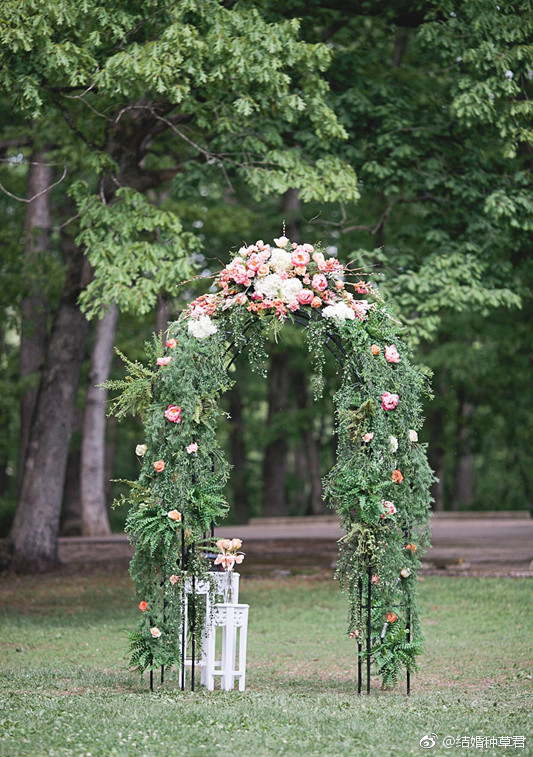 户外婚礼花拱门