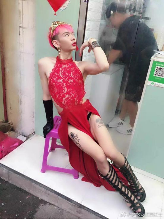 女装强烈爱好者,深圳"男神"西红士,竟然接上百万的代言