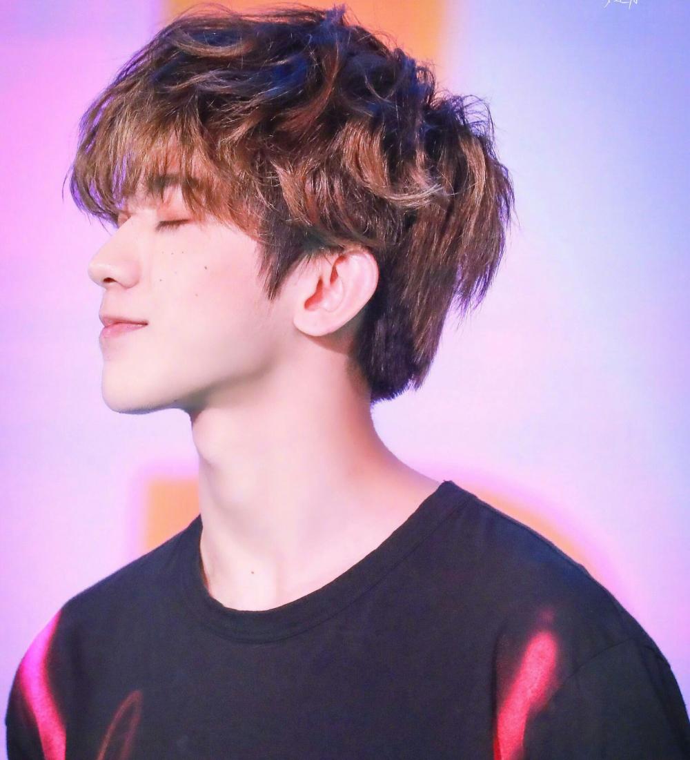 蔡徐坤雀斑妆现身天津引领时尚, 网友: 这样的坤坤给我一打